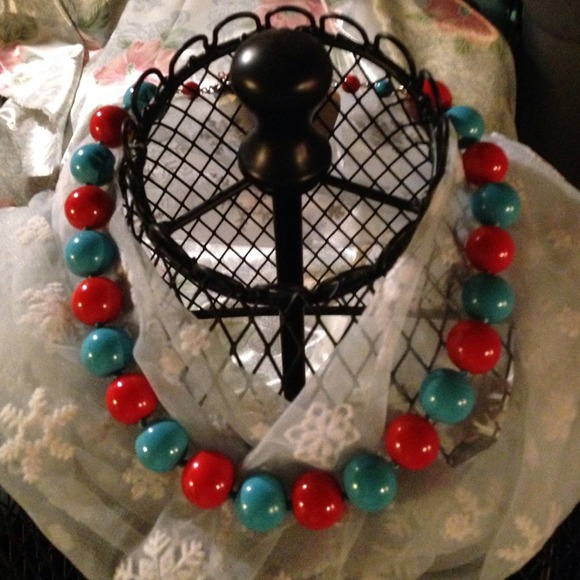 Andante chunky choker in cerulean blue and red