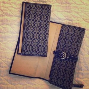 Authentic Coach wallet 10% off 4th sale! 🇺🇸