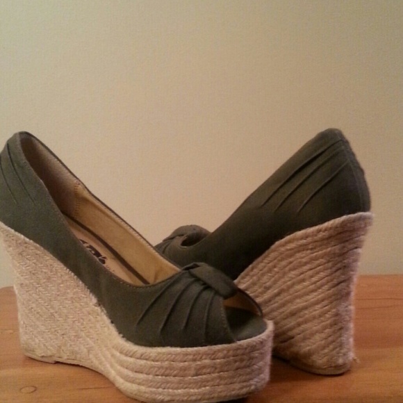 Spring wedges - Picture 3 of 3