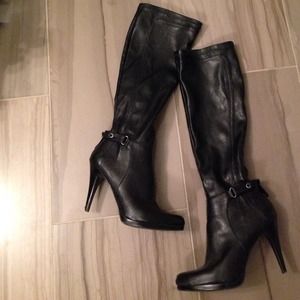 REDUCED Nine West knee high stretchy leg -size 9.5