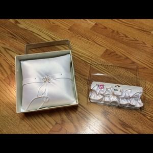 Pure White Matching Ring Pillow & Garter