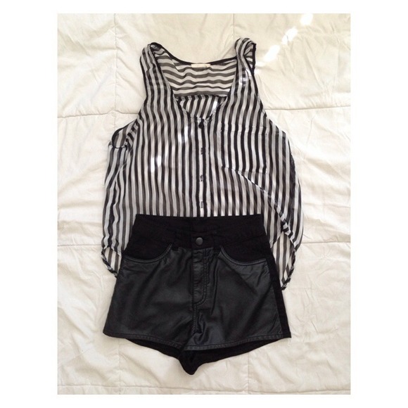 ❌ SOLD ❌ H&M HW Pleather/Denim shorts.