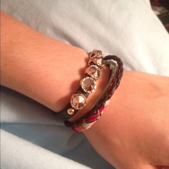 SALE ♦️ NWOT beautiful gold  tone and leather
