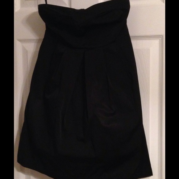 SOLD Theory strapless dress SOLD - Picture 1 of 3