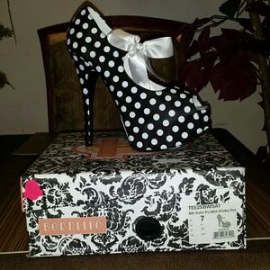 NWOT w/Box Polka DotsHeel/ Peep Toe Pump