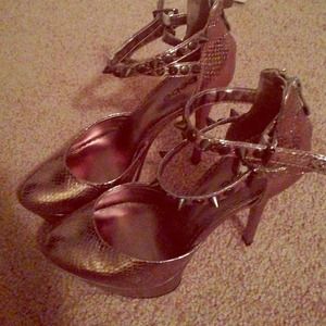 Gorgeous BeBe Heels size 9