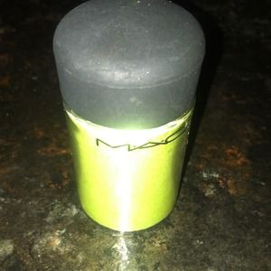 Half bottle mac pigment "chartreuse bouquet"
