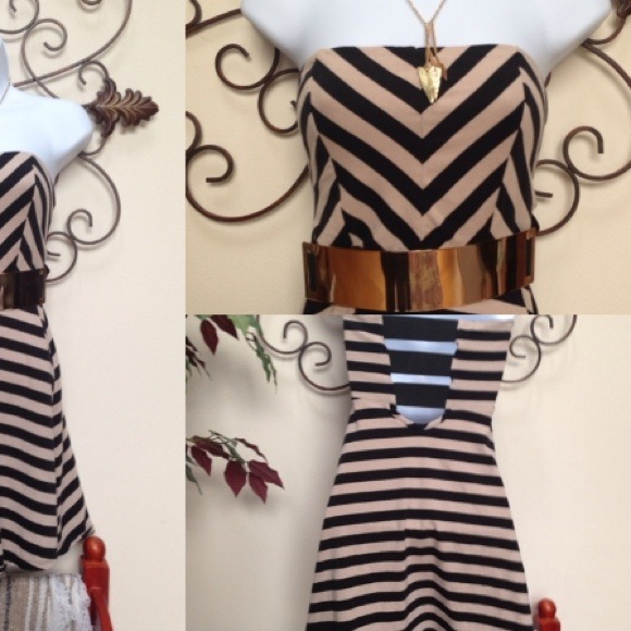 🚫SOLD🚫🚫Striped A line cutout back dress - Picture 2 of 2