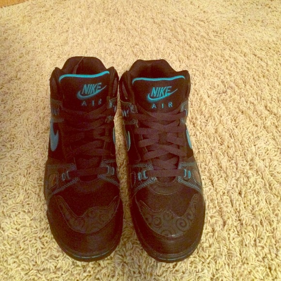 turquoise nike shoes