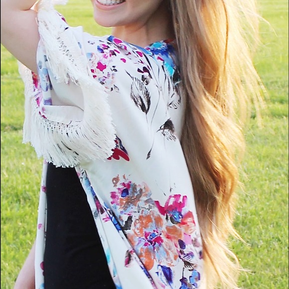 White floral kimono‼️‼️REDUCED‼️ Today only!! - Picture 2 of 2