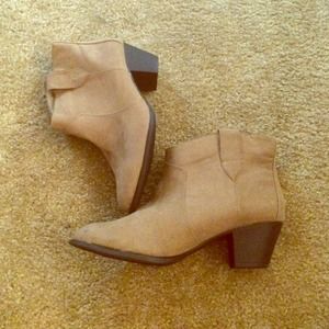 Cute Low Cut Tan Booties! NWOT