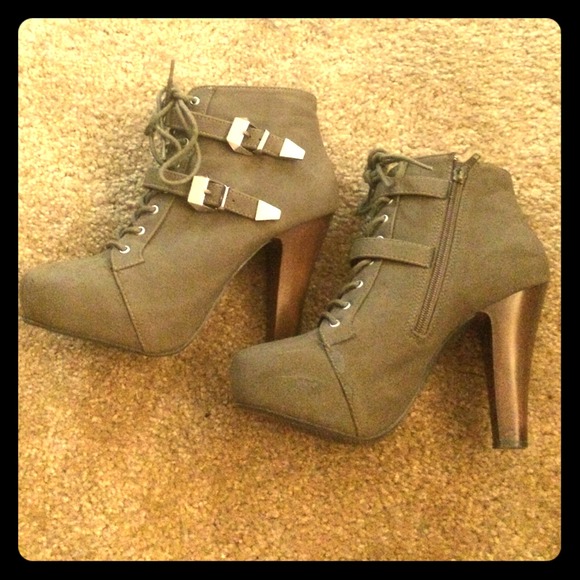 Military Style Olive Lita Boots!