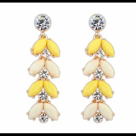 Cute yellow stone dangle earrings