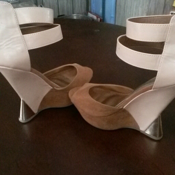 Heels - Picture 3 of 4