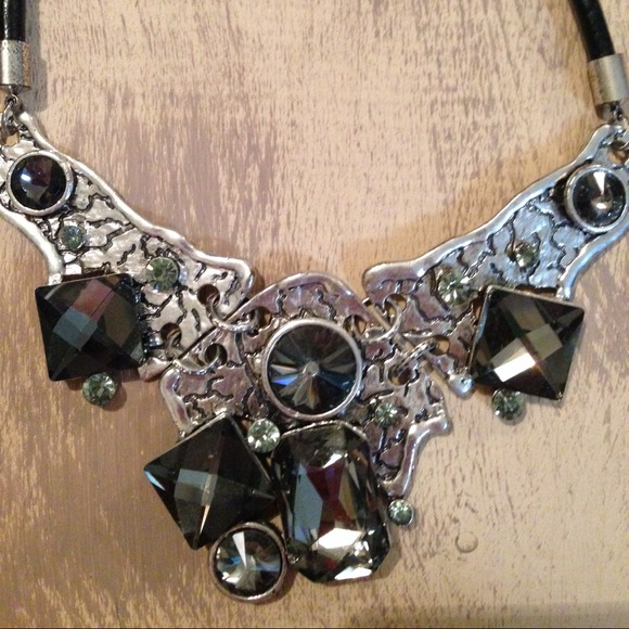 Black stone necklace - Picture 2 of 4