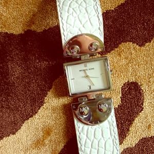 Michael Kors watch for slim wrists!