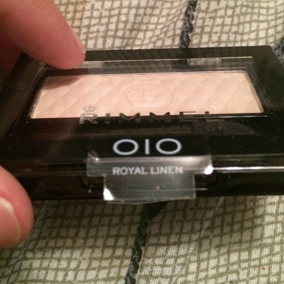 Eyeshadow - Picture 2 of 3