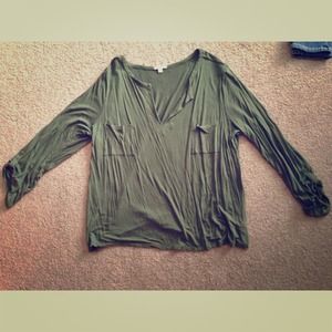 Half sleeve green top.