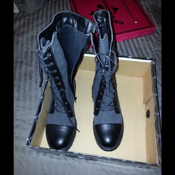 * sold to a friend* Military style boots - Picture 2 of 4