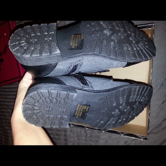 * sold to a friend* Military style boots - Picture 4 of 4