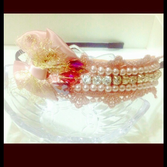 ✨Sold Locally✨ Hairband