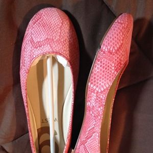 Cute pink/red ballet flat