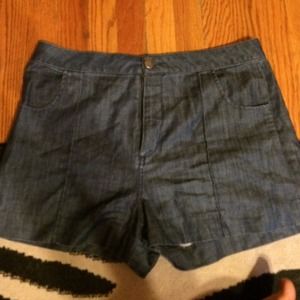 Lux shorts from urban