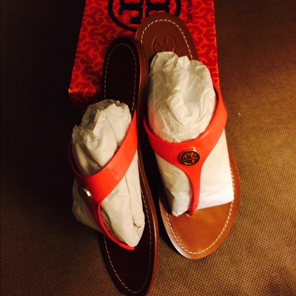 🚨1 HR SALE until 12pm est🚨 Tory burch Sandals!!! - Picture 3 of 3