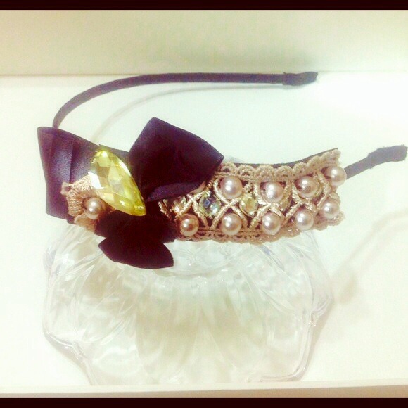 ✨Sold Locally✨ Beautiful Hairband