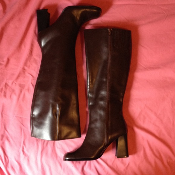 Brown boots with heel