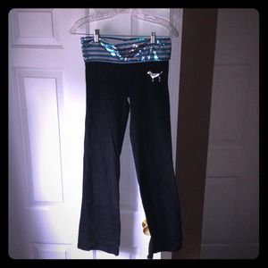 BUNDLE! VS yogas, hollister shirt, w/ free skirt!