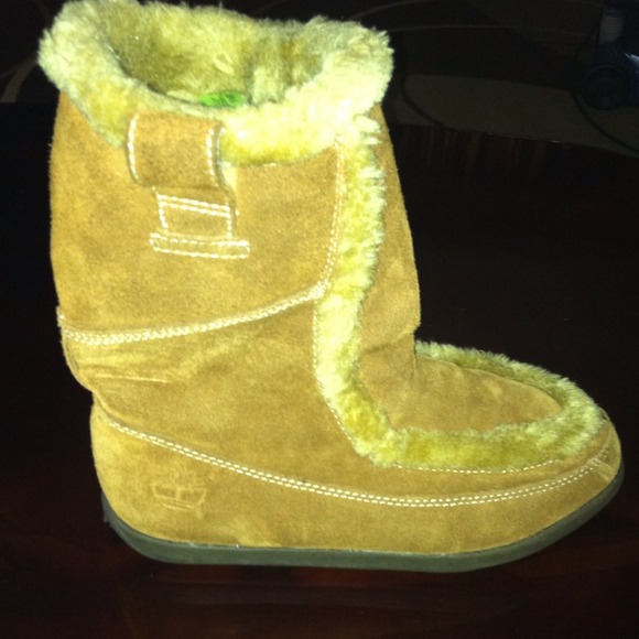 Timberland faux fur lined snow boot. Color tan.
