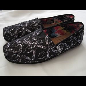 bobs Shoes - LOWEST PRICE!! Bobs black/silver slip on flats. bobs Shoes - LOWEST PRICE!! Bobs black/silver slip on flats.