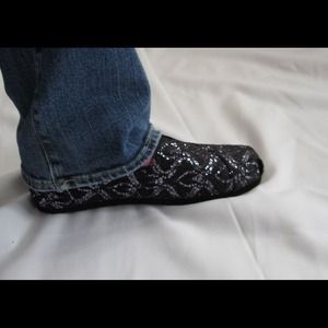 bobs Shoes - LOWEST PRICE!! Bobs black/silver slip on flats. bobs Shoes - LOWEST PRICE!! Bobs black/silver slip on flats.