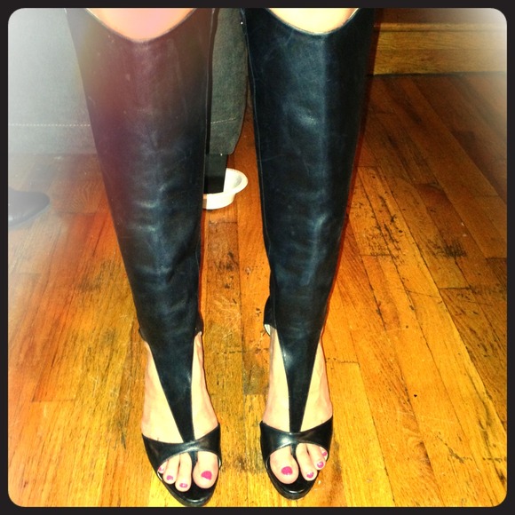 Black knee high heels- willing to negotiate ! - Picture 1 of 4