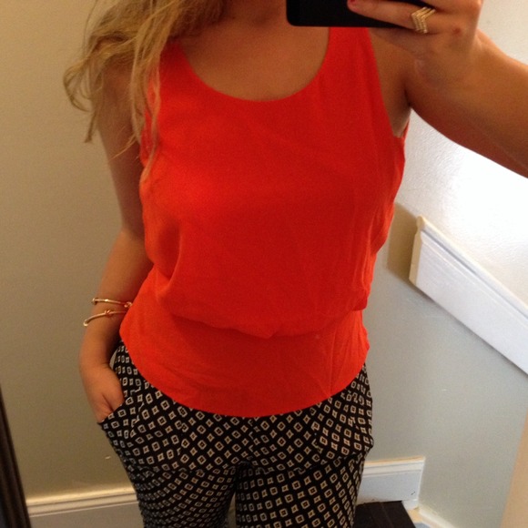 ❌SOLD❌ Orange Detailed Back Top - Picture 2 of 4