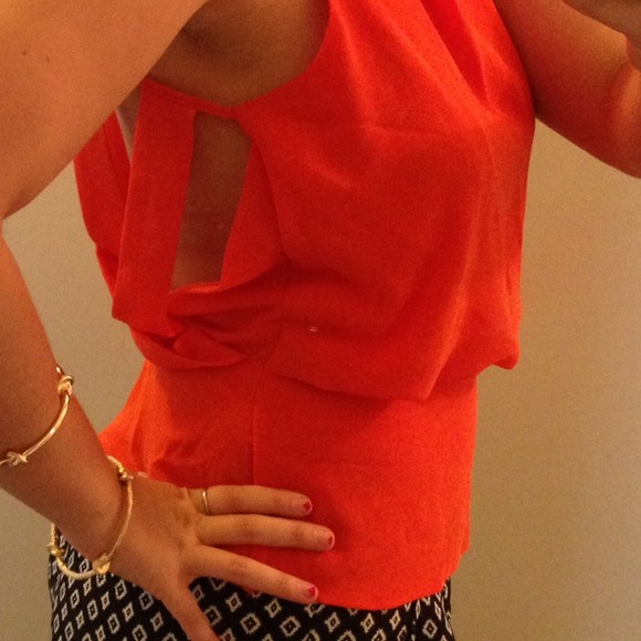 ❌SOLD❌ Orange Detailed Back Top - Picture 4 of 4