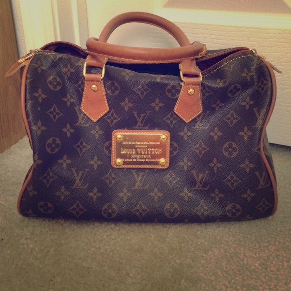 Louis Vuitton Handbags - LV speedy