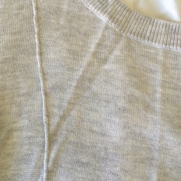 Gray/white top - Picture 2 of 4