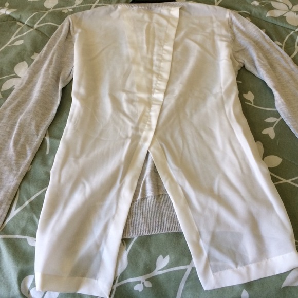 Gray/white top - Picture 4 of 4