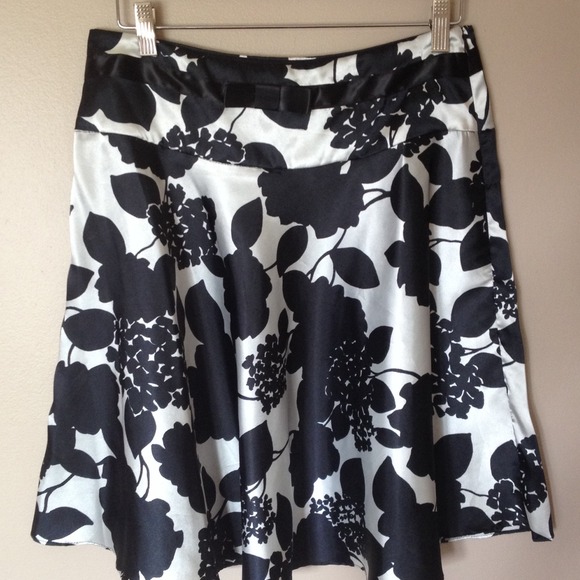 💥Arden B black and white floral A-line skirt💥