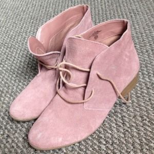 NEVER WORN pink booties sz9
