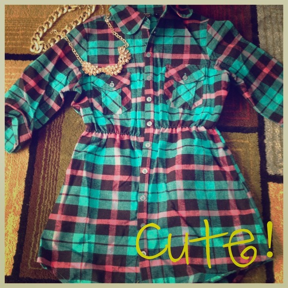 Hold-Cute plaid shirt!