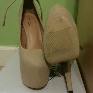Nude pump