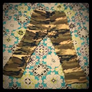 Mid-calf camo leggings