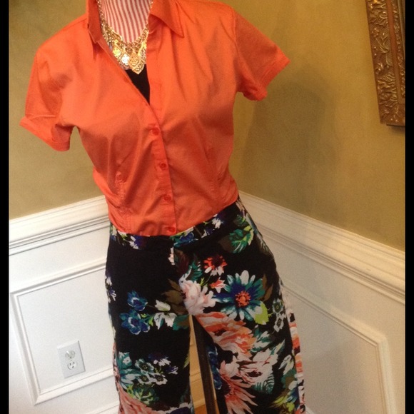 ❌SOLD❌Floral Ankle Pants - Picture 2 of 2