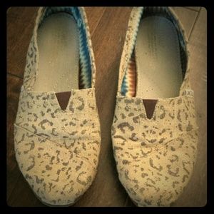 PRICE REDUCED TOMS Vegan slip on -leopard print