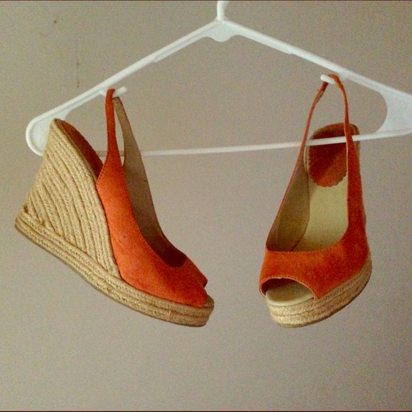 Salmon colored sling back wedges 💕