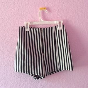 ❌SOLD❌ New High Waist B&W Striped Shorts