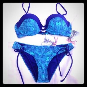 NEW ! Roxy Bikinis....top